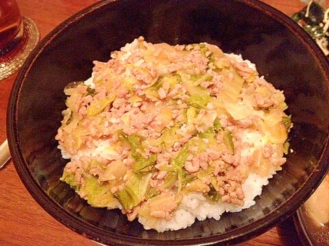 ご飯が進む！！豚ひき肉と白菜の丼